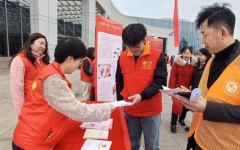 学雷锋迎“三八”　“一站式”服务暖心