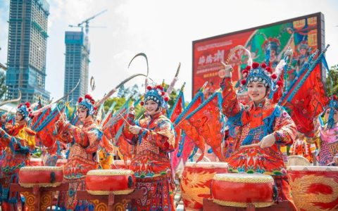 锣鼓喧天闹元宵  非遗巡游展新颜