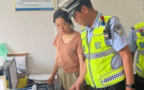 嘉鱼交警安全宣讲进企业