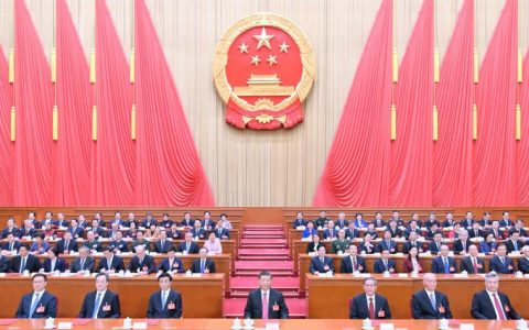 十四届全国人大四次会议在京开幕 习近平等在主席台就座