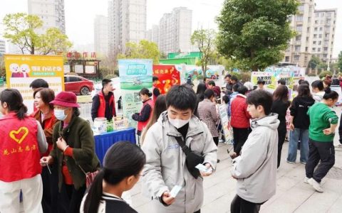 追“锋”而行“青”暖荆楚 十堰学雷锋公益集市暖心开市