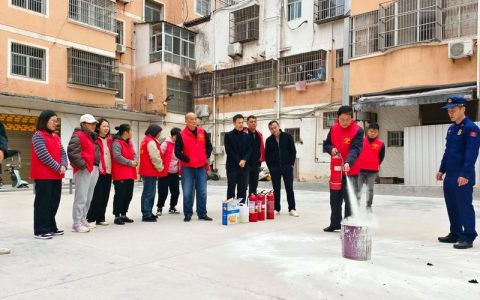 黎明社区太学府小区杨荣芬：把小区当自家 待邻里似亲人