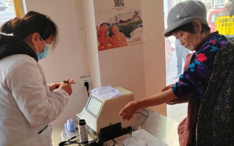 鹤峰县医保局开展医保基金监管突击检查