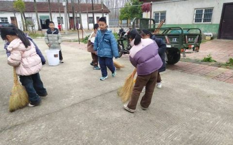 潜江开展学雷锋纪念日主题志愿服务活动