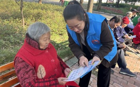 咸安凤凰社区文明新风伴我行