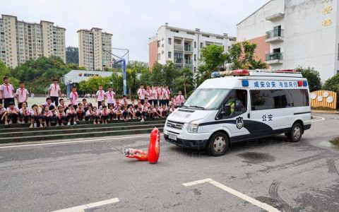 咸安永安街道护航开学安全有序