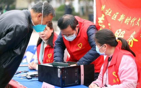 武汉好人圈携手企业开展学雷锋志愿活动