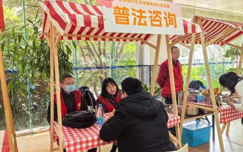 “便民小摊”暖心服务旅客