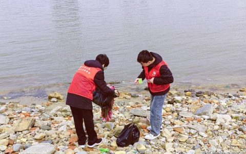 践行生态保护理念   共护长江岸线洁净 嘉鱼县多部门联合开展护江志愿活动