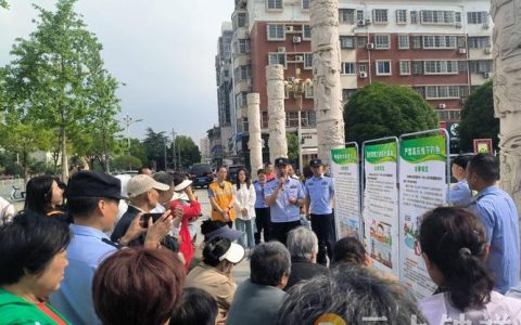 嘉鱼高铁岭镇： 筑牢社区安全线 情暖辖区夕阳红