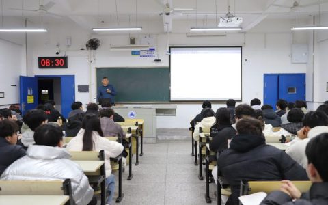 武汉科技大学领导带队深入教学一线听课巡课，护航新学期“第一课”