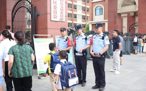 王场镇多部门联动守护校园安全