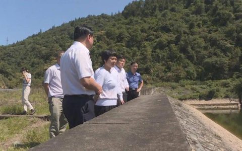 胡志莉开展巡河巡林工作