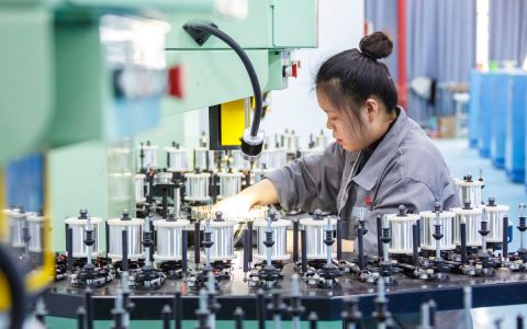 企业生产忙 发展势头旺