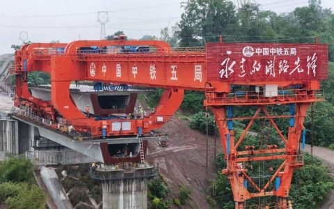 加快武汉至安庆铁路建设 支持大别山脱贫县农产品加工升级