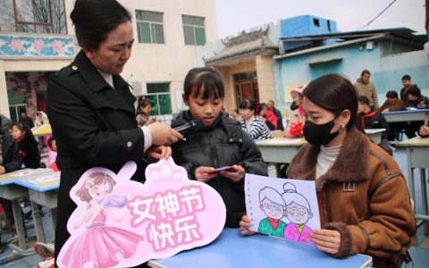 通城一中举办庆“三八”趣味活动 巾帼展风采  芳华映校园
