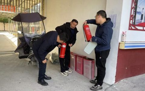 通城县石南镇开展春季学期安全检查