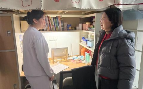 坚持开门教育 实现可感可及：法学院开展春季学期宿舍走访暨师生座谈会