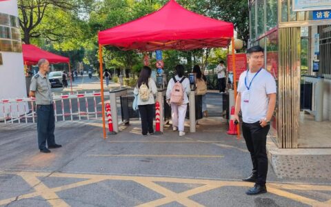 咸安区烟草专卖局全力护航开学季