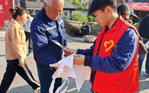 “追锋而行 情暖桂乡”——咸宁市特殊教育学校开展雷锋志愿服务活动