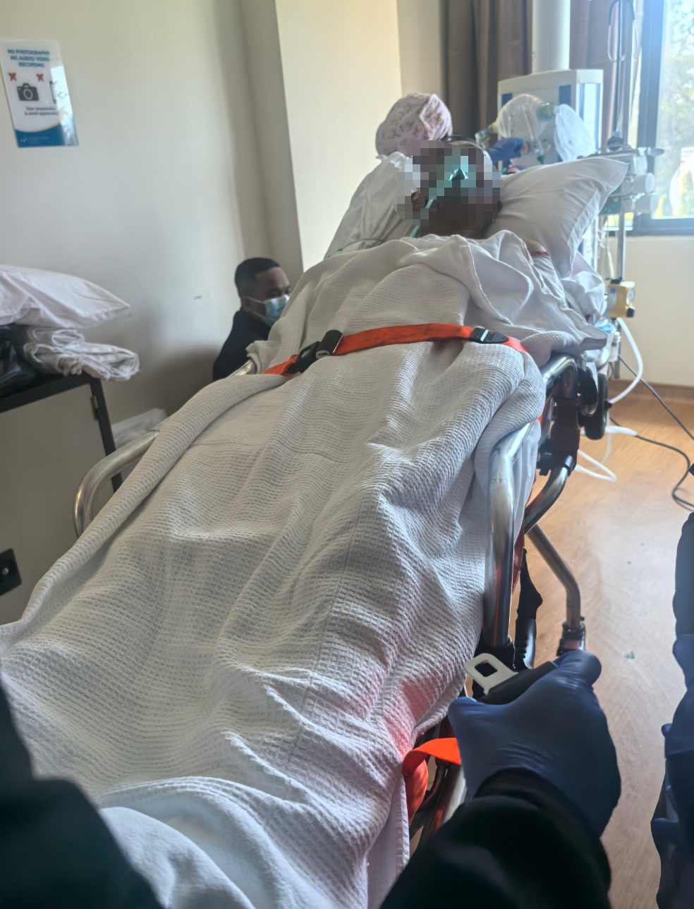 生命时速！麻城籍企业家万里包机护送重病员工回国救治