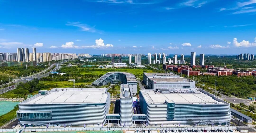 奔向“世界光谷”，当以四个“新”破题