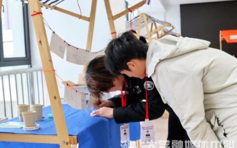 湖北大学举行志愿服务嘉年华