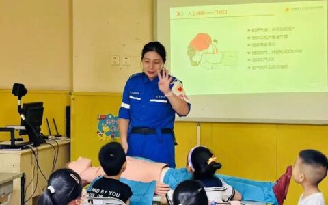 市红十字会急救培训走进市妇女儿童活动中心