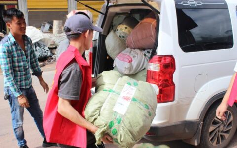 送物资办实事  咸安官埠桥镇环保地膜精准发放