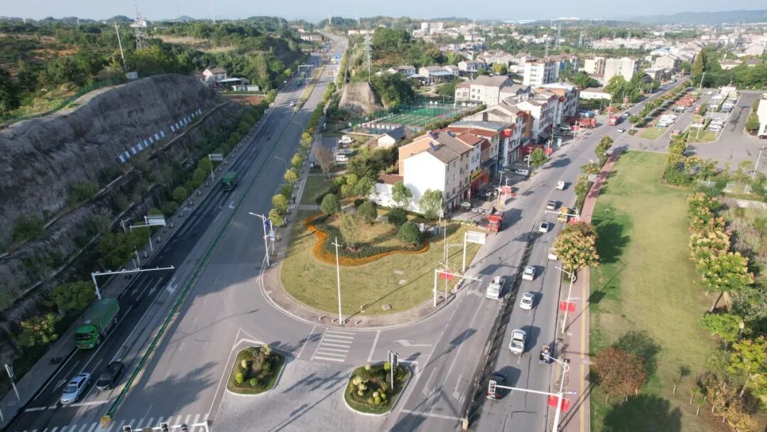 小镇来了年轻人