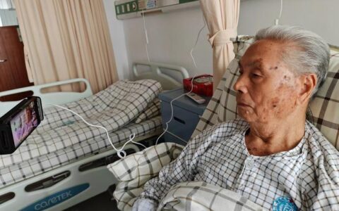 独居老人失明三十载，十堰七旬老党员甘当他的“眼睛”