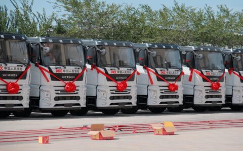 百台重卡 批量交付