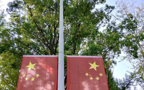 天安门国旗与月面国旗相聚武汉