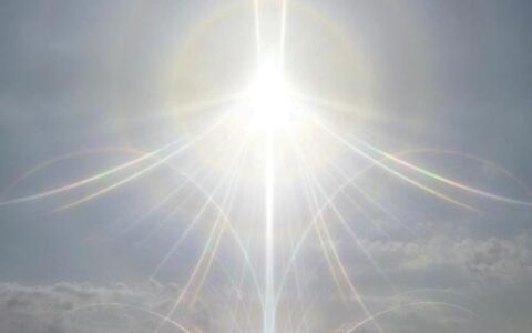 一束微光渐斑斓