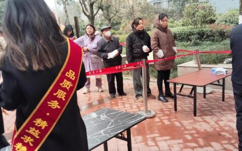 浠水：敲门服务暖民心广场“摆摊”解民忧