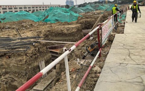 雨中施工不停歇  环大冶湖新区供水工程按下“快进键”