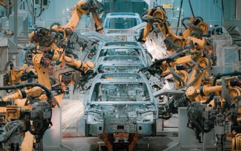 07489敲钟！央国企高端新能源汽车第一股来了