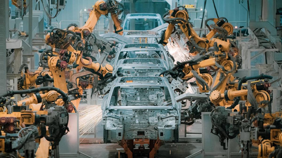 07489敲钟！央国企高端新能源汽车第一股来了