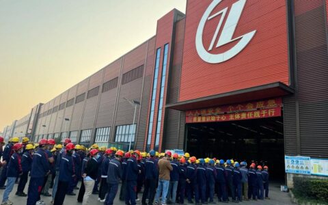 主打“订单式生产” 单季峰值产能达2000吨 华泰钢构排满半年生产计划