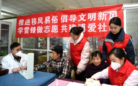 通城县隽水镇秀水社区开展学雷锋志愿服务活动