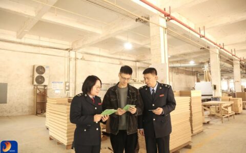 通山百余名春风快递员集中受训 “精准投递”理论力量