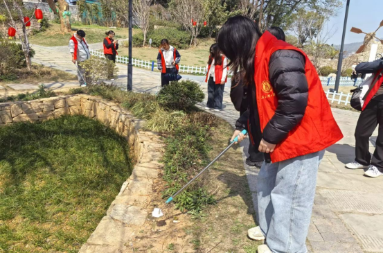 艺术学院开展 “学雷锋·树新风·担使命” 系列志愿活动