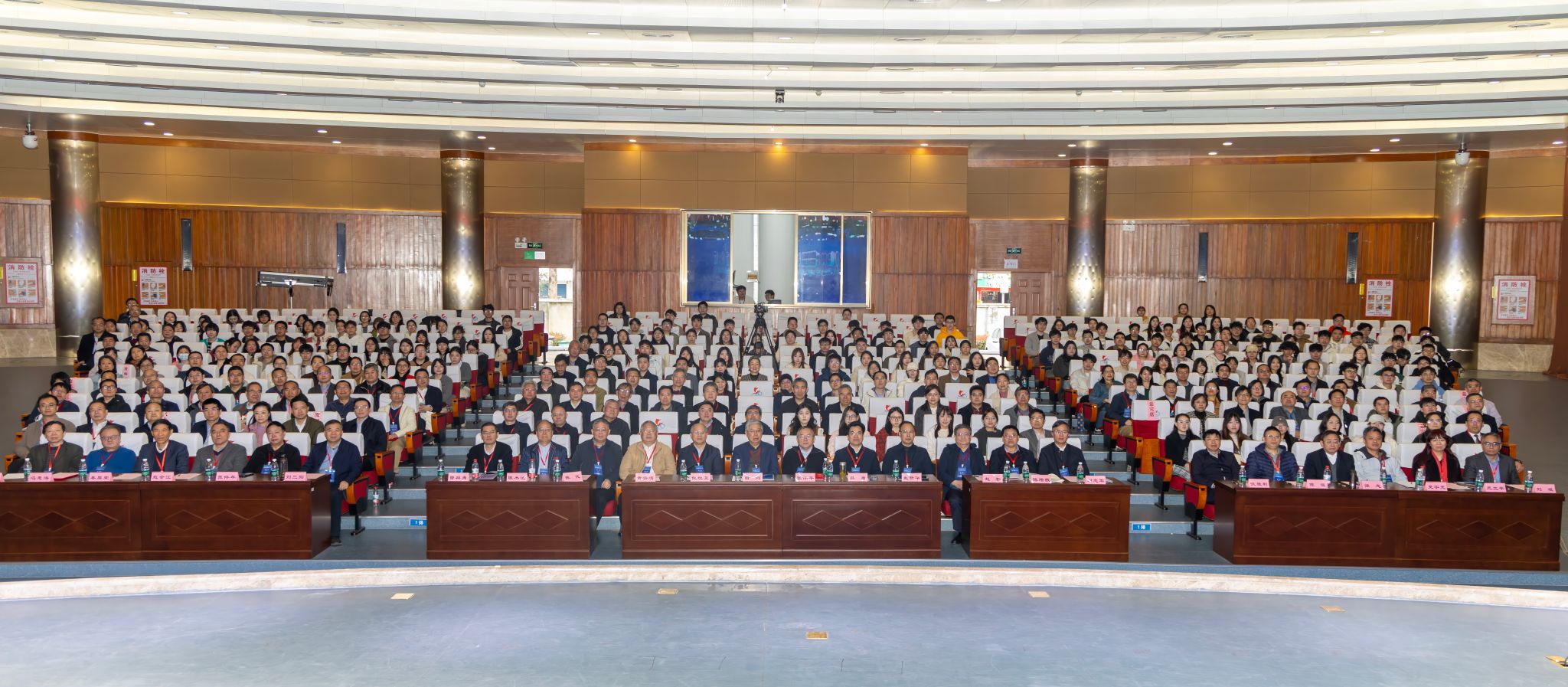 武汉科技大学举行2026数学科学前沿论坛暨武汉科技大学数学科学研究中心揭牌仪式