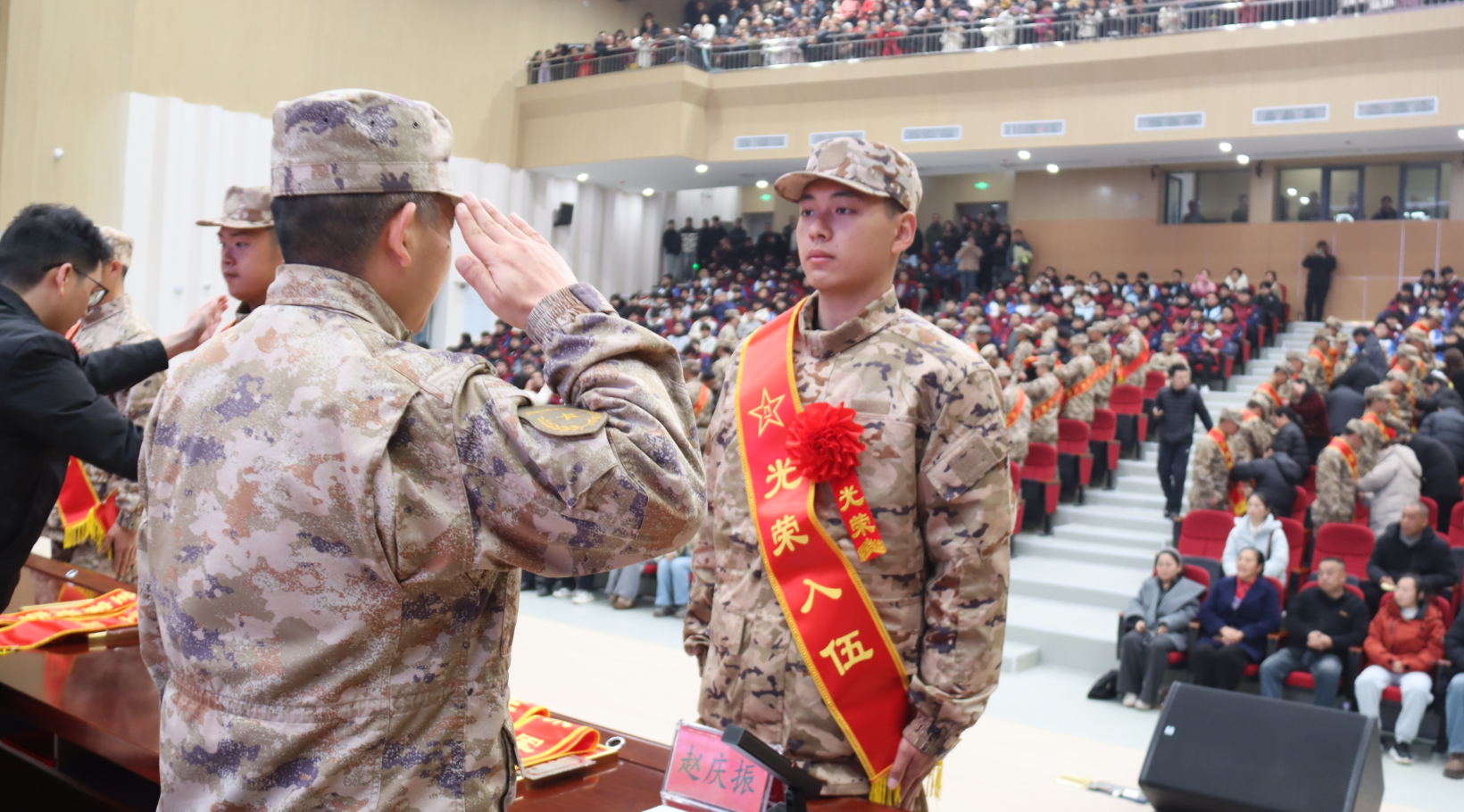 青春赴戎机 热血铸国防