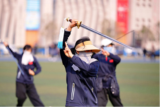 太极剑“舞”动健身潮