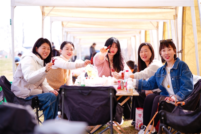 锦绣花海绣春光 漫游经济正逢时