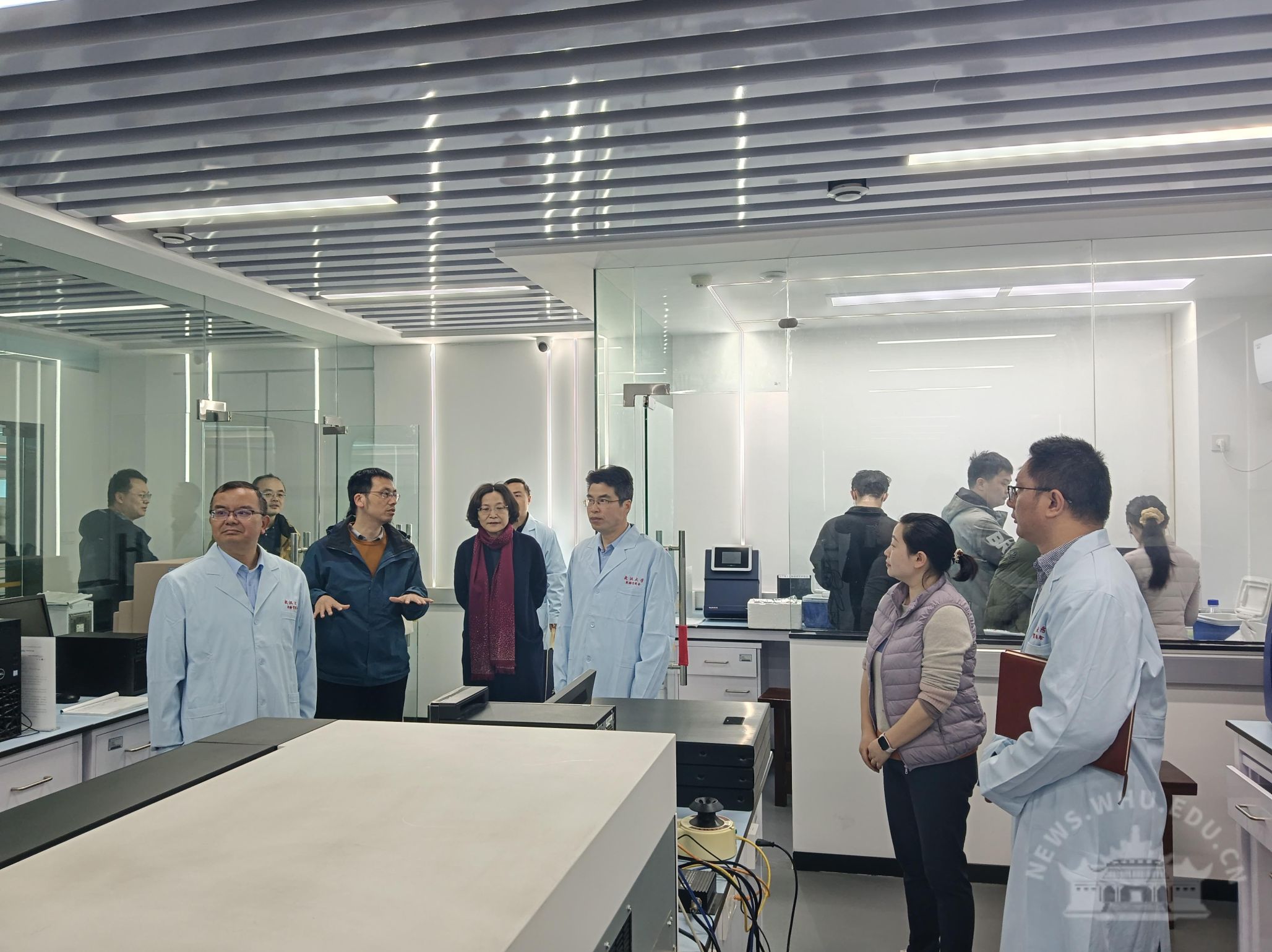 武汉大学领导带队开展春季学期实验室安全检查