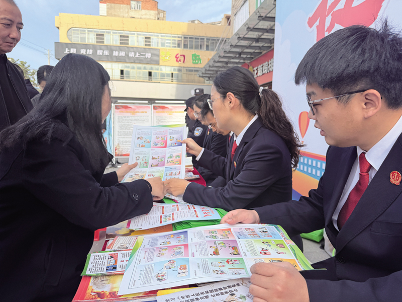 嘉鱼县举行2026年“3·15”主题宣传活动 近20家单位现场提供咨询检测服务