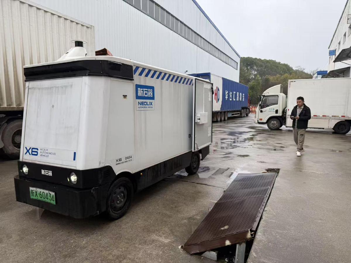 智能配送兴起　赋能行业转型  70台无人快递车穿梭黄石街头