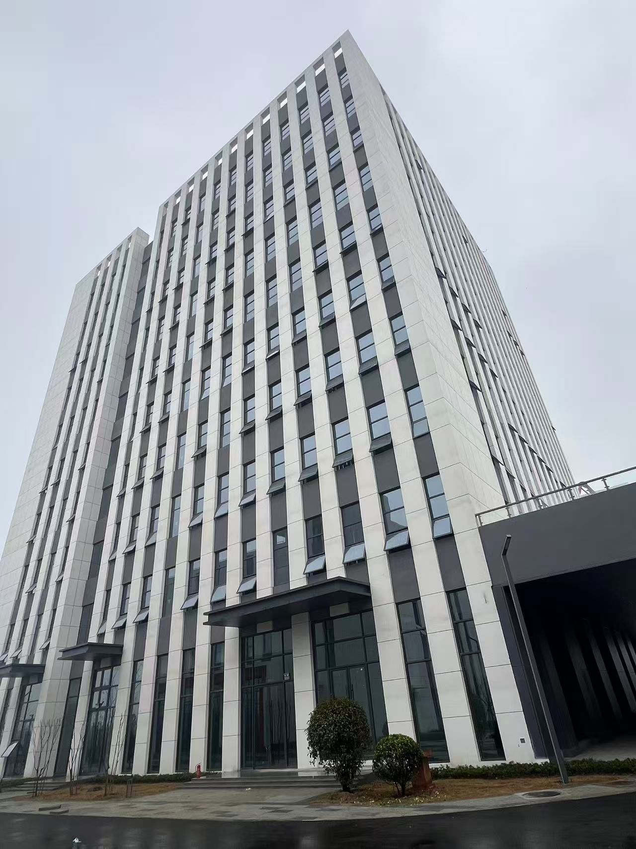 国内领先的超级数据工厂在汉开工，机器人将在这里获得“触觉”